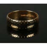 An 18ct gold wedding band. Size O. 5.4g.