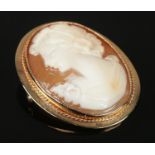 A 9ct Gold cameo brooch, with rope twist border. Total weight: 3.05g