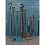 An assortment of vintage garden tools and hammers. To include rake, hoes and forks etc. Metal ware