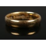 A 22ct Gold wedding band. Size M. Total weight: 5.1g.