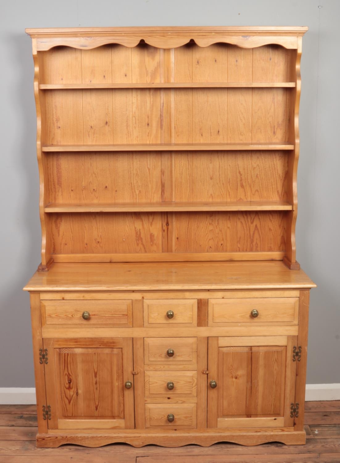 A pine kitchen dresser. (203cm x 138cm)