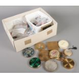 A quantity of compacts & costume jewellery. To include Stratton, Yardley etc