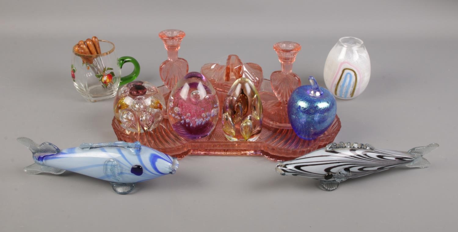 An assortment of glassware. To include a Langham glass dump and paperweight, glass Murano style fish