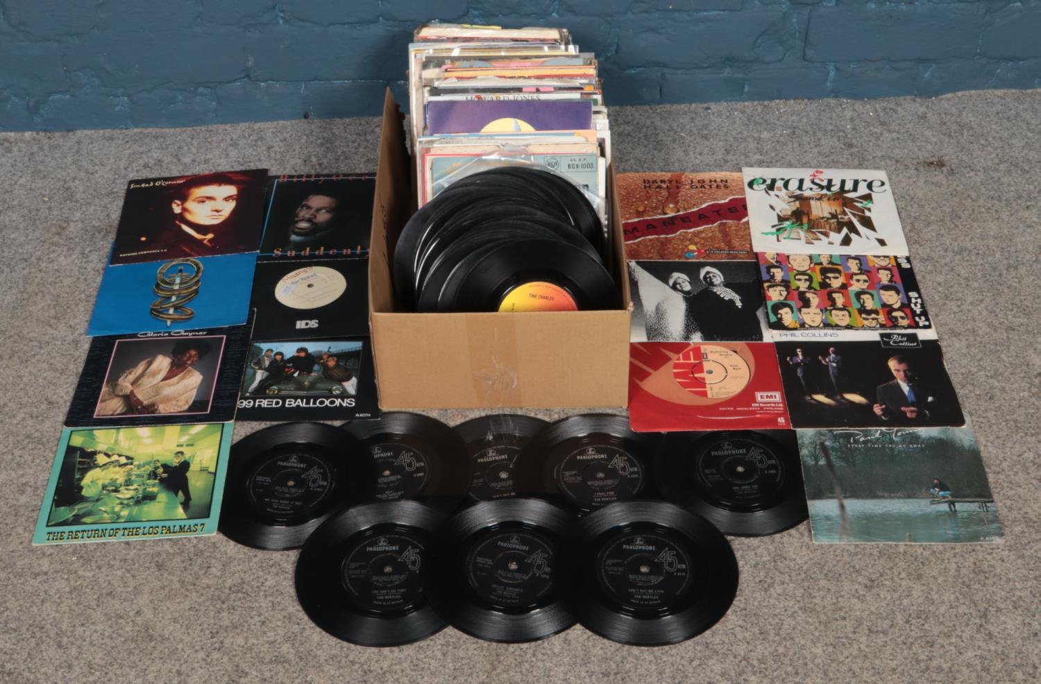 A large box of single vinyl records, to include The Beatles (on Parlophone), Hall and Oates, Duran