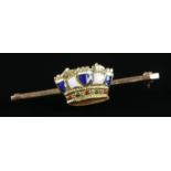 A 9ct Gold bar brooch, set with central enameled crown. Total weight: 4.22g central piece of crown