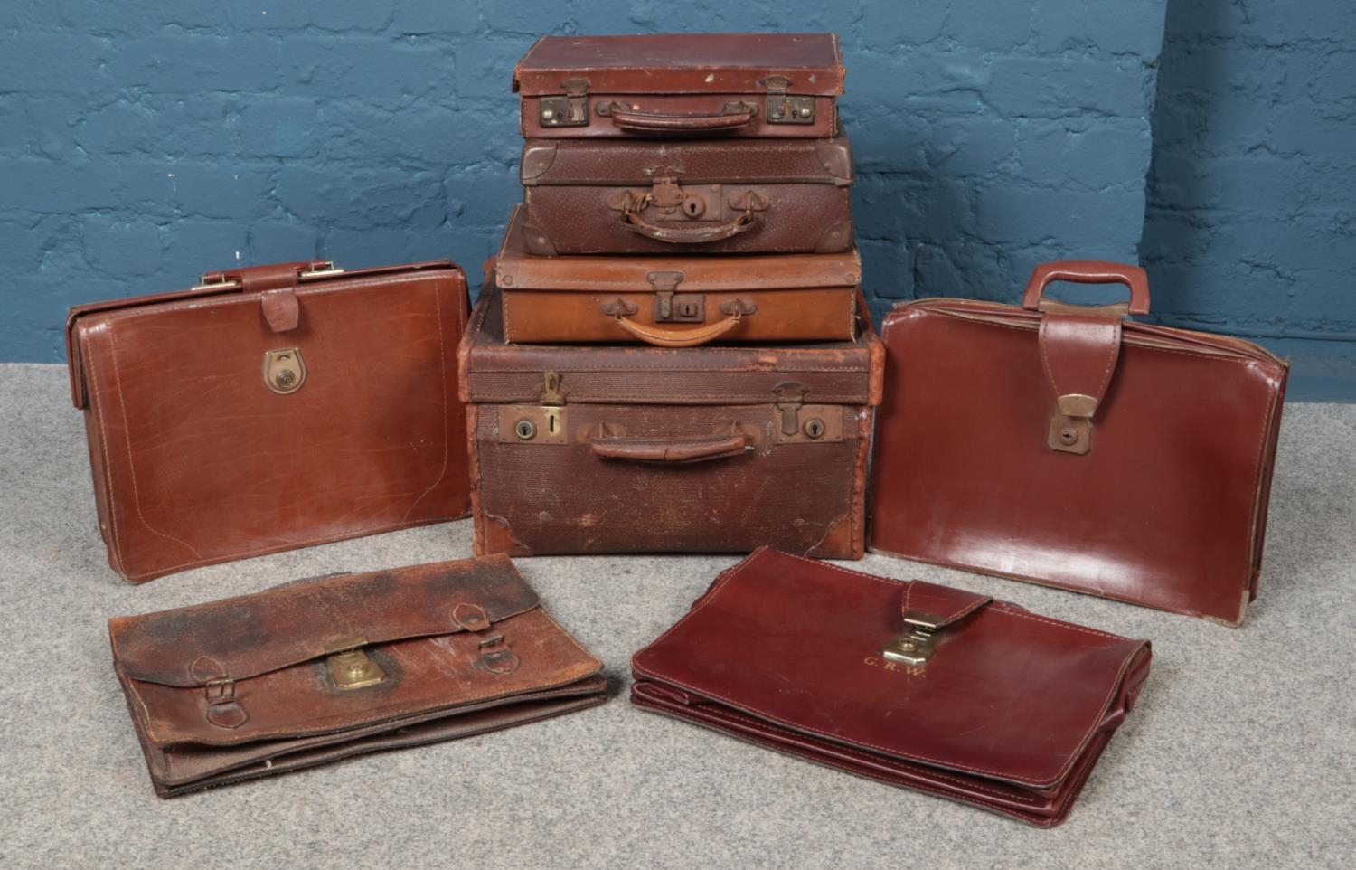 A quantity of leather briefcases, satchels and expanding folders. Clasps damaged on some examples.
