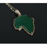 A 9ct Gold and green hardstone pendant depicting Australia, on 9ct Gold chain. Total weight: 4.73g