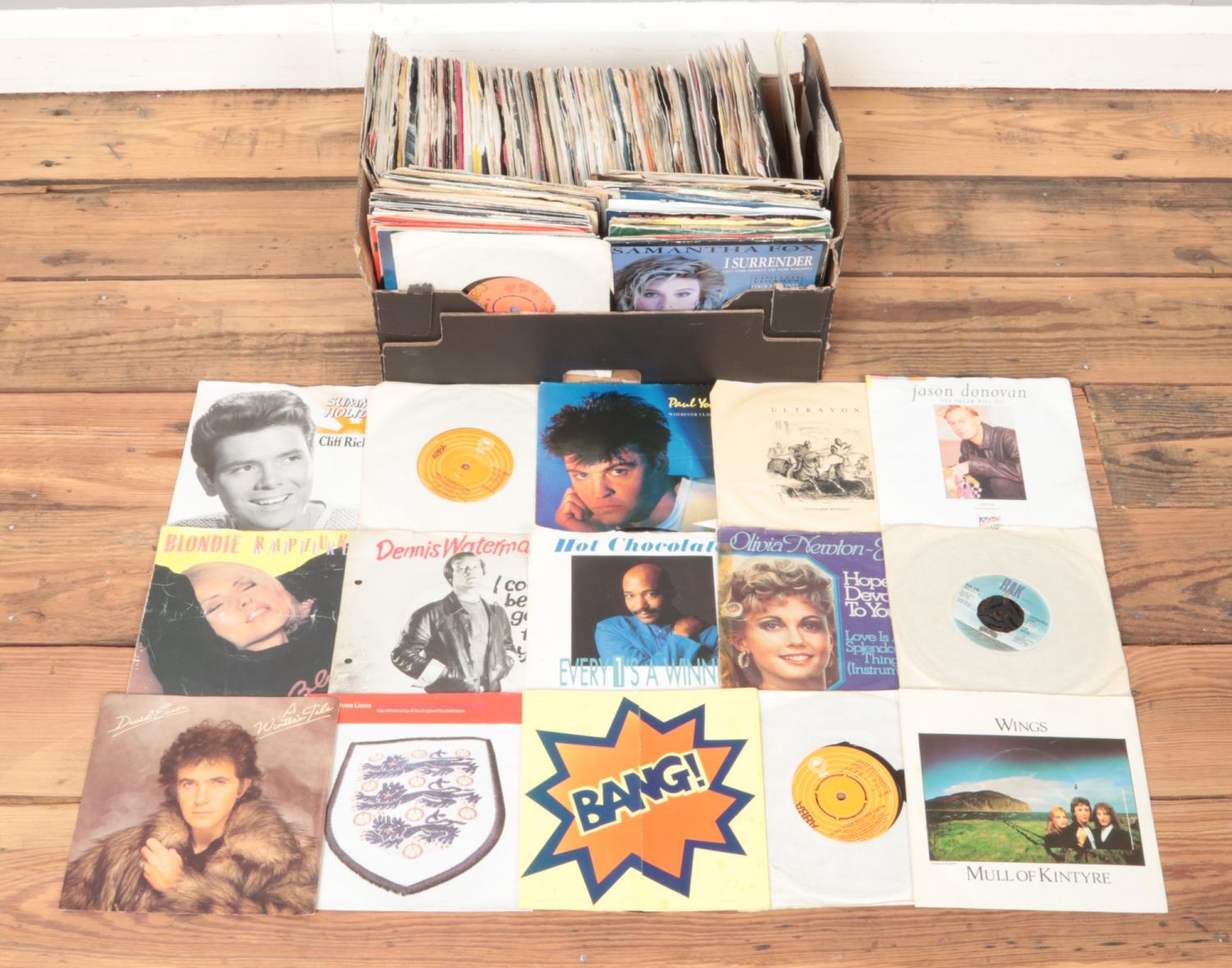 A large box of assorted single vinyl records. To include Blondie, Abba, Ultravox, Paul Young, Olivia