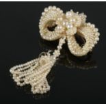 A Georgian seed pearl brooch. Formed as a bow. 5.8cm x 3.5cm.