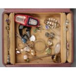 A jewellery case with contents of vintage and antique jewellery. Includes stick pins, cased silver