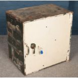 A vintage cast iron safe. (66cm x 66cm x 45cm)