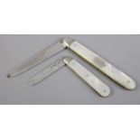 Two Victorian silver bladed and mother of pearl folding fruit knives. Assayed for Sheffield, 1899 by