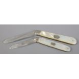 Two silver bladed and mother of pearl fruit knives. Both assayed for Sheffield, 1908, by William