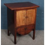 An Edwardian mahogany side cabinet with inlaid decoration to the doors. (84cm x 66cm x 50cm)