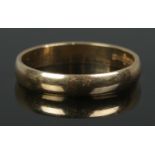 A 9ct Gold wedding band, size R. Total weight: 2.31g