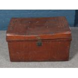 A large steamer tin trunk. Dimensions approx. 73.5cm x 50cm x 46cm.