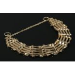 A 9ct Gold gate bracelet. Weight: 9.16g