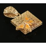 An 18ct Gold openwork square pendant with butterfly. Total weight: 5.85g