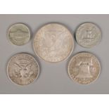 A small collection of American coinage, to include 1881 dollar.