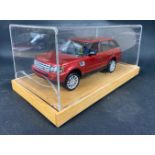 MAISTO 1/18 RANGE ROVER SPORT Metallic red in hand built display case