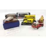 A small collection of model cars to include a Corgi 1:76 die-cast HARRY POTTER studio tour bus, a