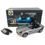 007 JAMES BOND The World Is Not Enough BMW Z8 collector's model 1:24 on a presentation plinth