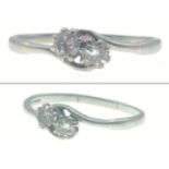 A vintage PLATINUM engagement ring with two lovely centred diamonds(tested) - ring size O, weight