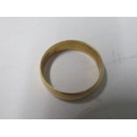 A 22 carat gold wedding ring, 4.1gms