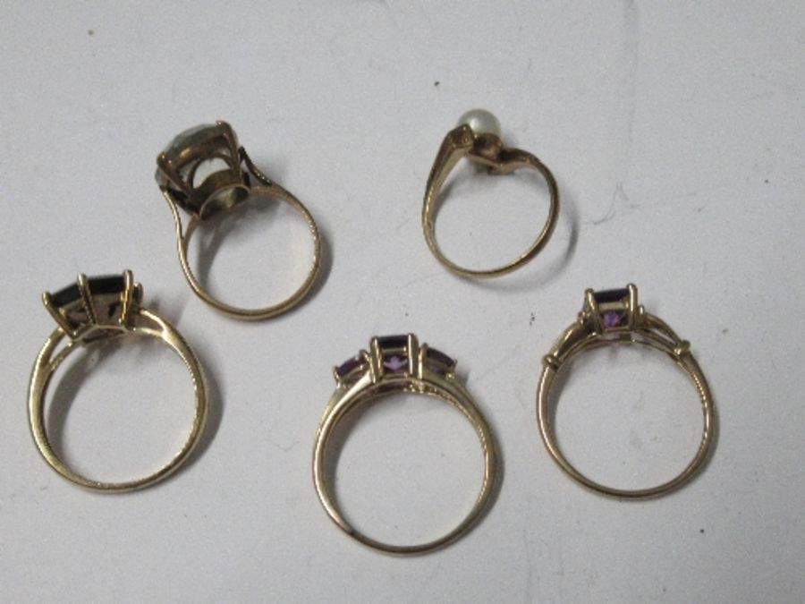 A collection of five 9 carat gold gem set dress rings, 13.6g gross - Image 2 of 3