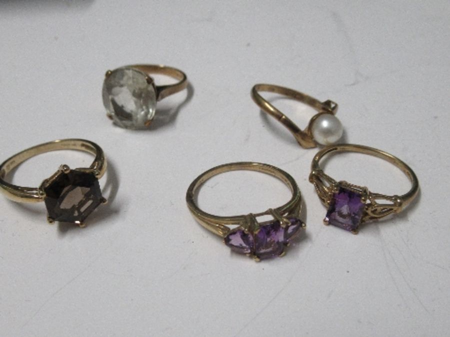 A collection of five 9 carat gold gem set dress rings, 13.6g gross - Image 3 of 3