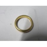 A 22 carat gold wedding ring, 5.2gms