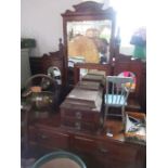 An Edwardian oak dressing table, width 42ins x depth 19ins x height 68ins, decoration matching