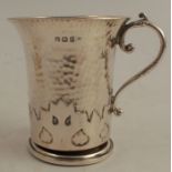 A Walker and Hall silver mug, with hammered finish, Birmingham 1906, weight 3oz