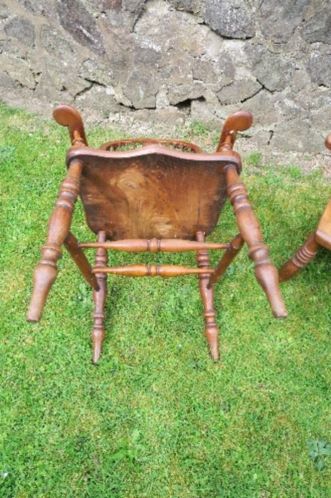 A Windsor armchair, with pierced splat and spindles, raised on turned legs, united by stretchers, - Image 3 of 5