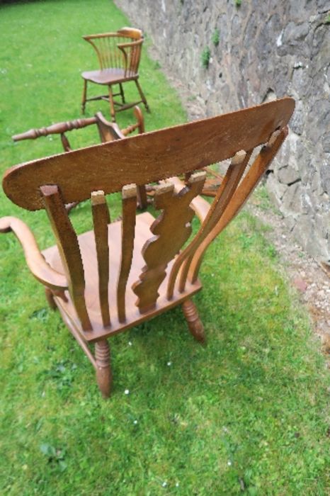 A Windsor armchair, with pierced splat and spindles, raised on turned legs, united by stretchers, - Image 5 of 5