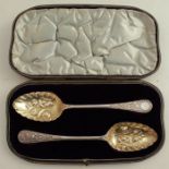 A cased pair of silver berry serving spoons, London 1898, weight 5oz