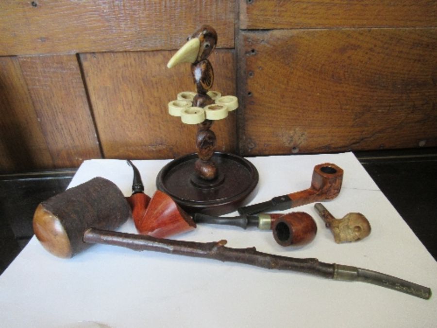 A 1930's Art Deco nut-bird pipe rack, along with five pipes, comprising an Art Deco B.B.B. square - Image 2 of 22