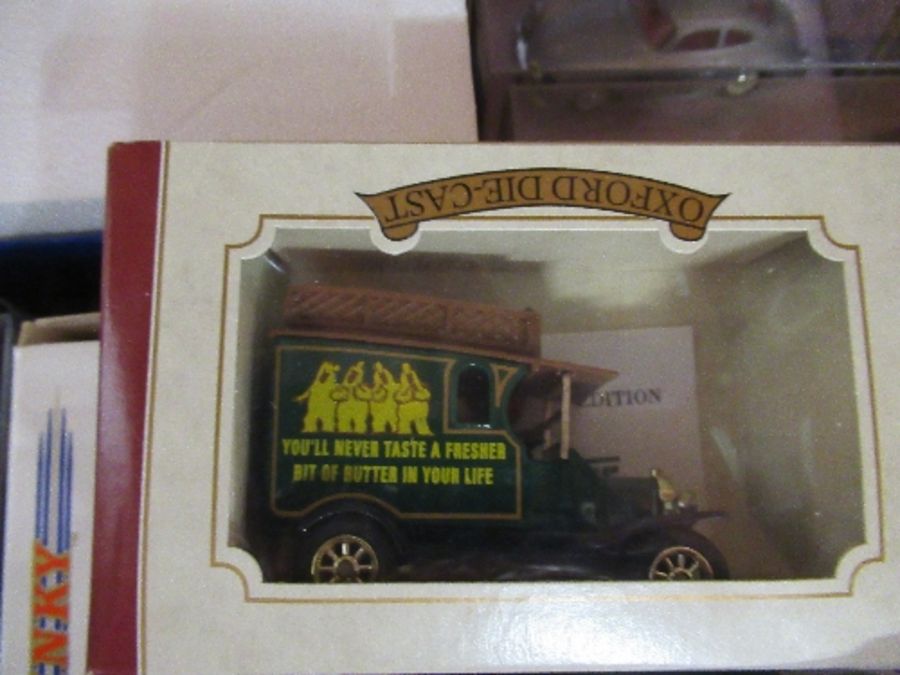 A collection of boxed Dinky Matchbox, Corgi and other model toys, including racing cars, to - Image 5 of 5