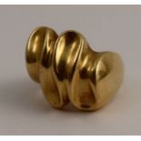 An Italian gold ring, marked 750, weight 13.4g