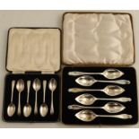 A cased set of six silver grapefruit spoons, Sheffield 1909, weight 4oz, together with a set of