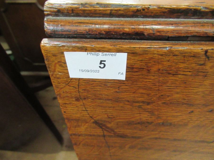 A 19th oak gate leg table, width 43ins, length 60ins - Image 3 of 3