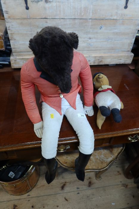 A plush toy fox, dressed in hunting pink, jodphurs and boots together with another toy fox - Bild 2 aus 3