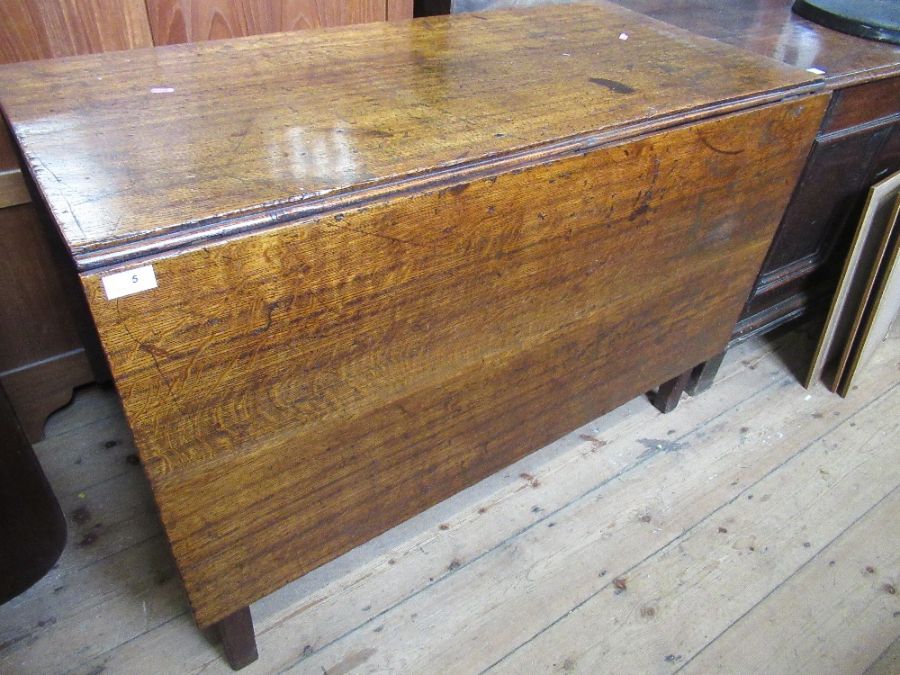 A 19th oak gate leg table, width 43ins, length 60ins