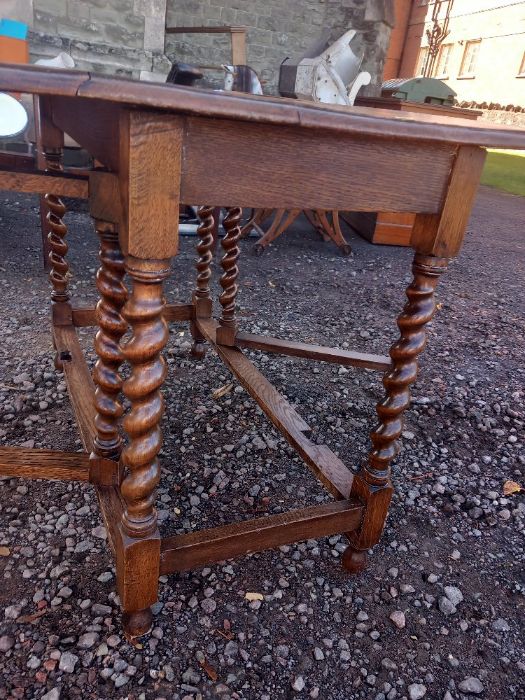 An oak gate leg table, with barley twist legs - Image 2 of 2