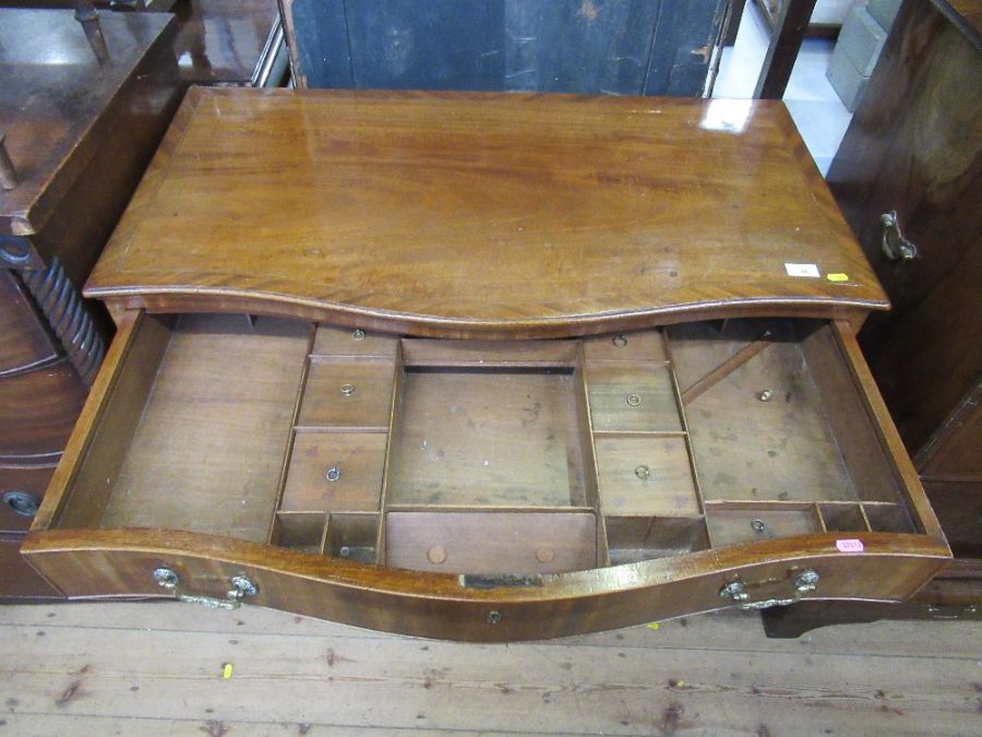 Late Georgian serpentine fronted chest with chequer banded top - Image 3 of 4