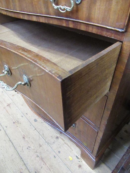 Late Georgian serpentine fronted chest with chequer banded top - Image 4 of 4