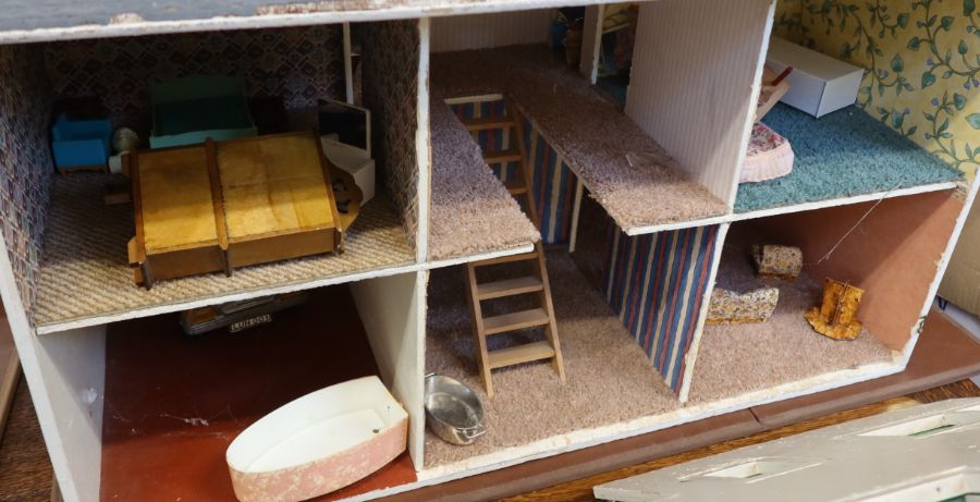 A painted dolls house, with doll house furniture - Image 2 of 2