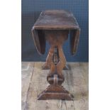 Small Oak Oval Drop Leaf Table. H. 48cm, W. 66cm, D. 52.5cm.