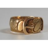 A Victorian 18ct Gold buckle Ring, c. 7.5mm diam., Chester 1900, size J.5, 6.3g