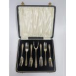 A Cased Set of George Six Silver Cake Forks with server, Birmingham 1933, Arthur Price & Co., 112g